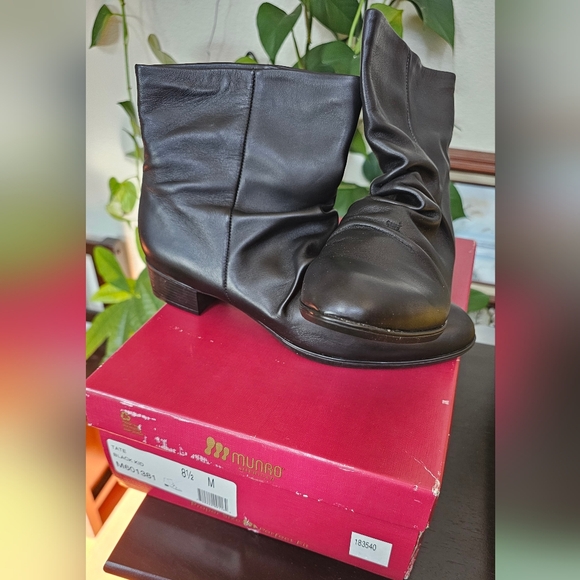 New in box. Munro American shoes size 8 1/2 - Picture 2 of 3